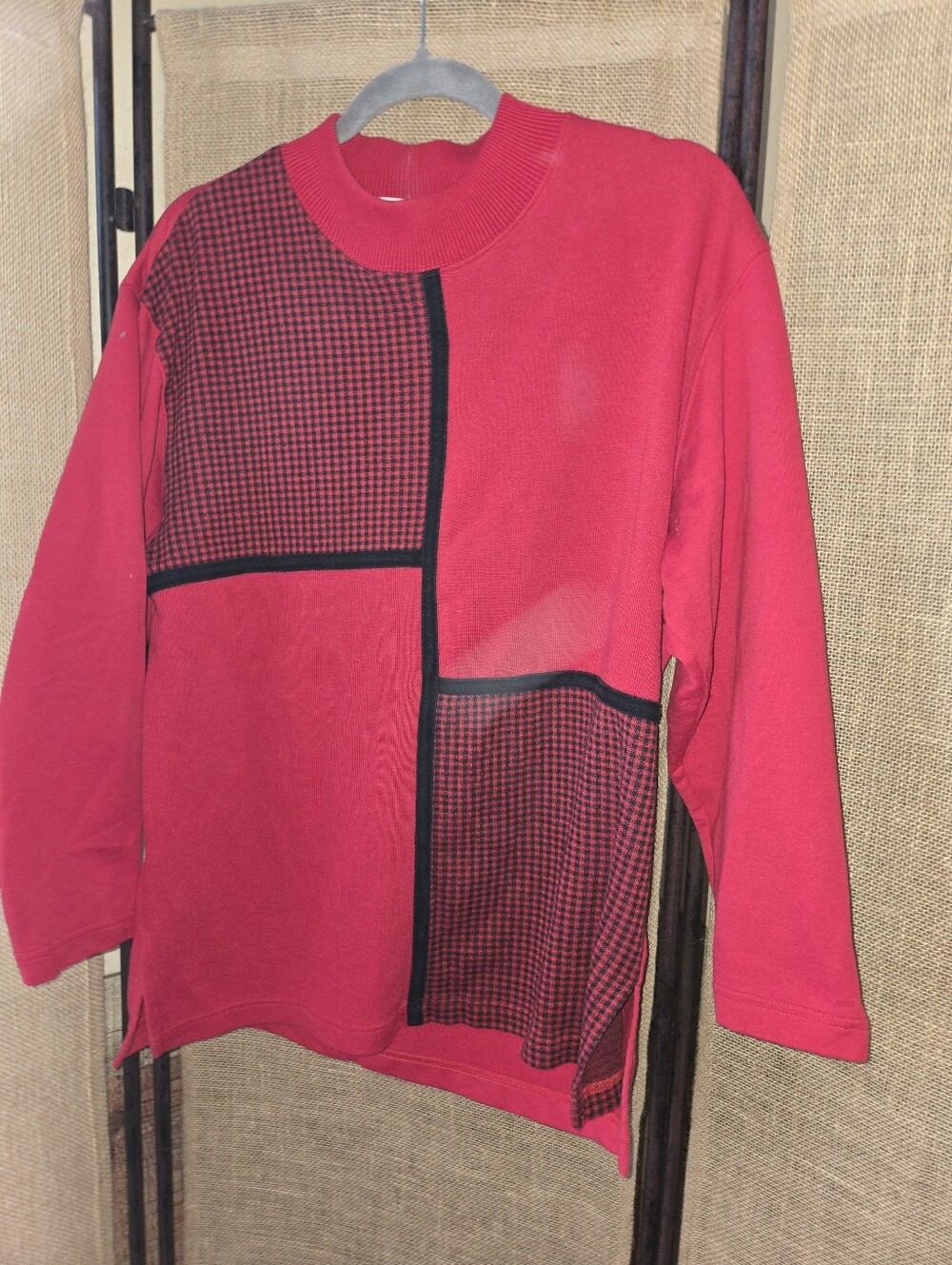 Vintage Women's Blast Red Black Side Slit Sweatshirt Size Medium Y2K
